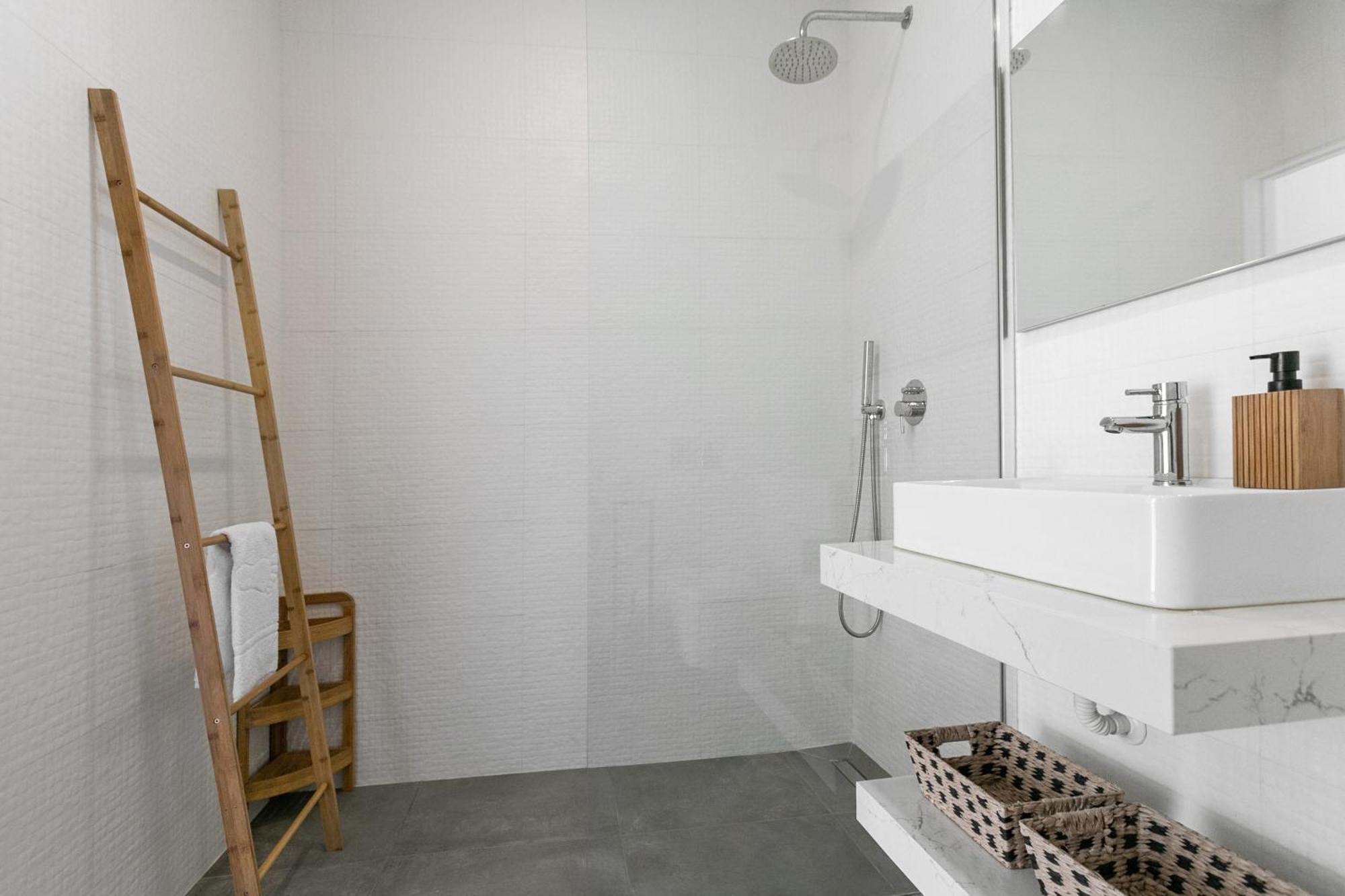 Sea View Apartment *
